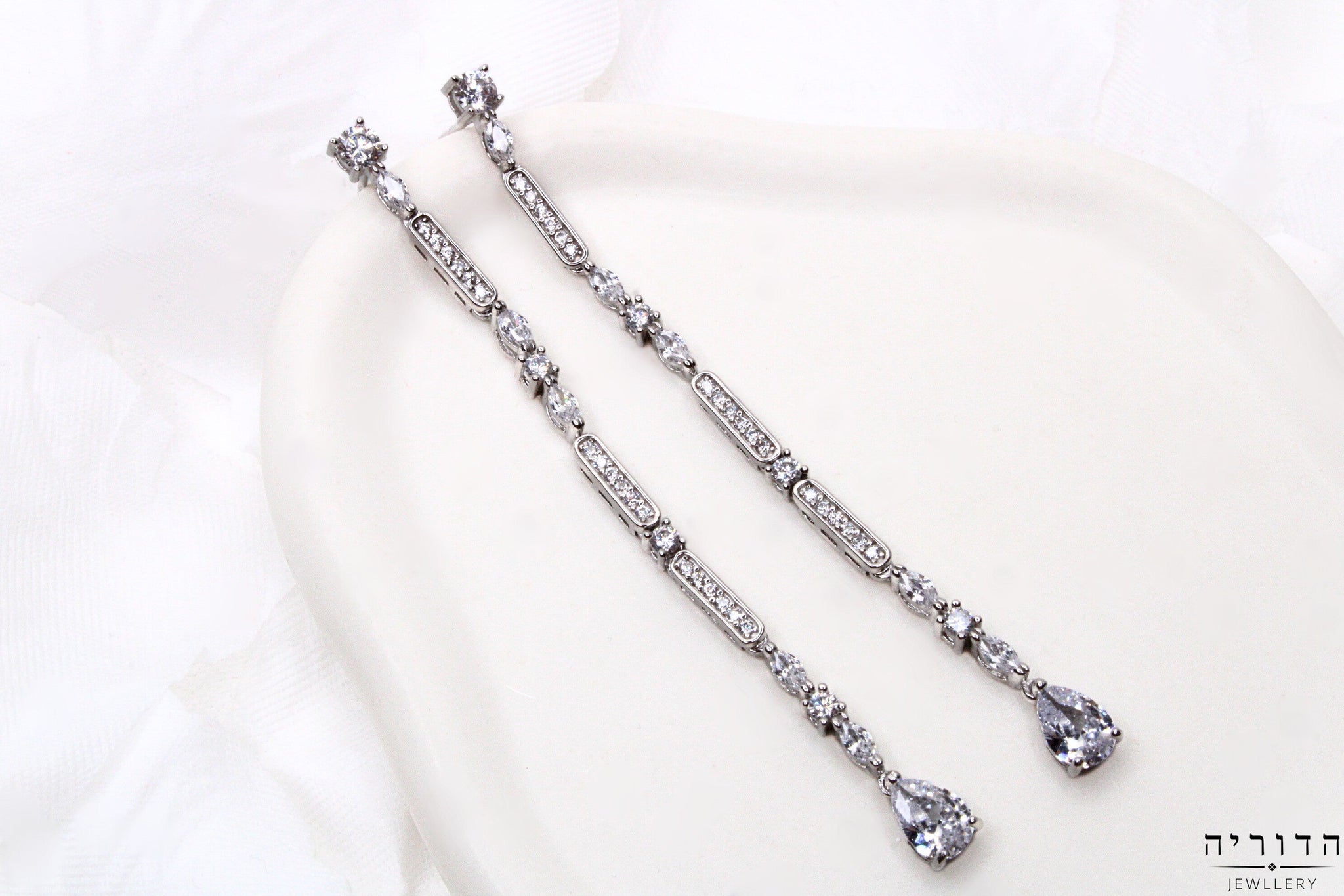 עגילים תלויים עם טיפות זרקון