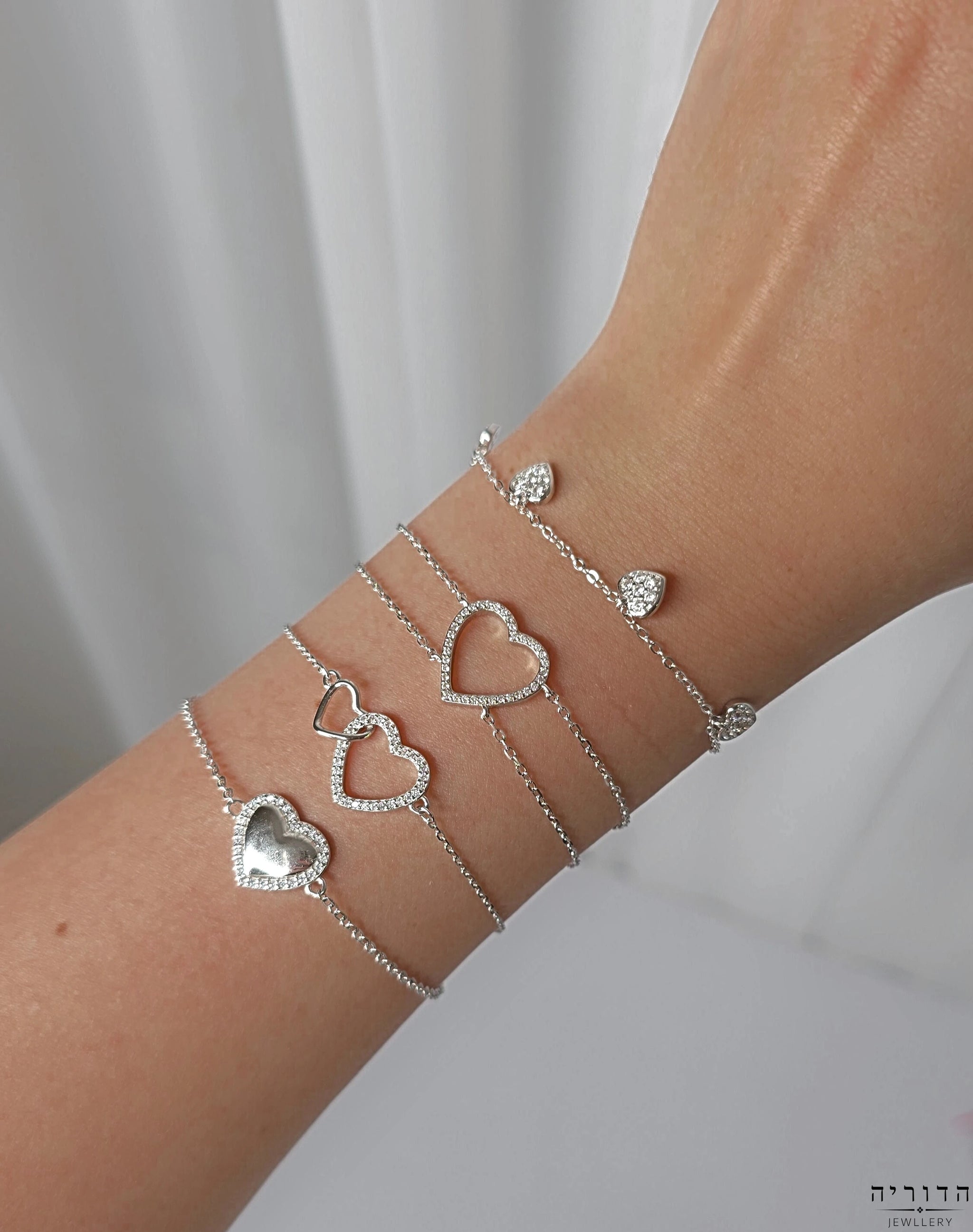 צמיד לב חלק משובץ