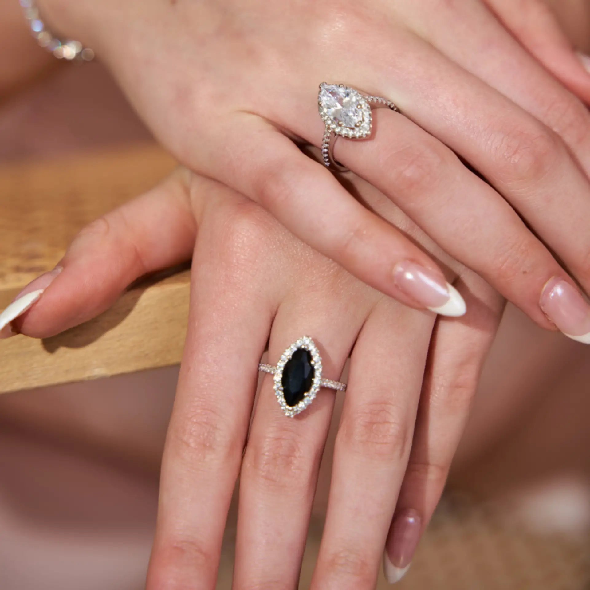 טבעת כסף 925 אבן שחורה אליפטית משובצת זרקונים
