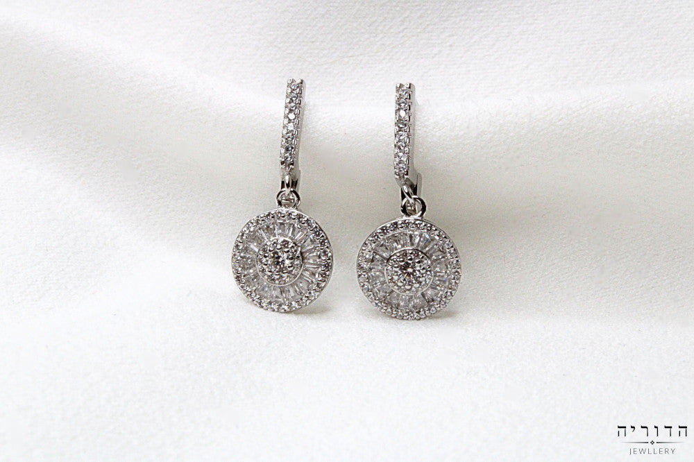 עגילי סוליטר משובצים באבני באגט