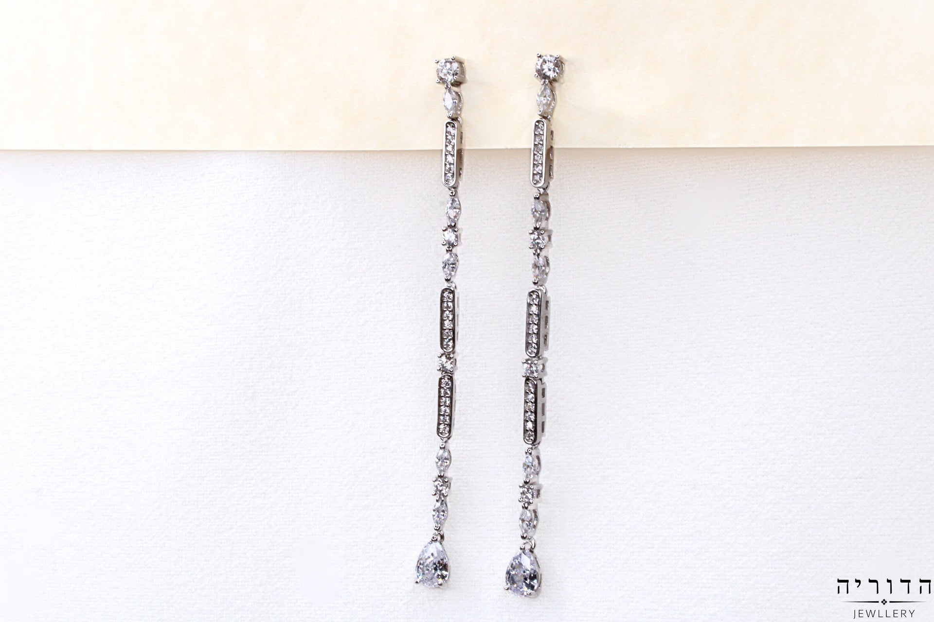 עגילים תלויים עם טיפות זרקון