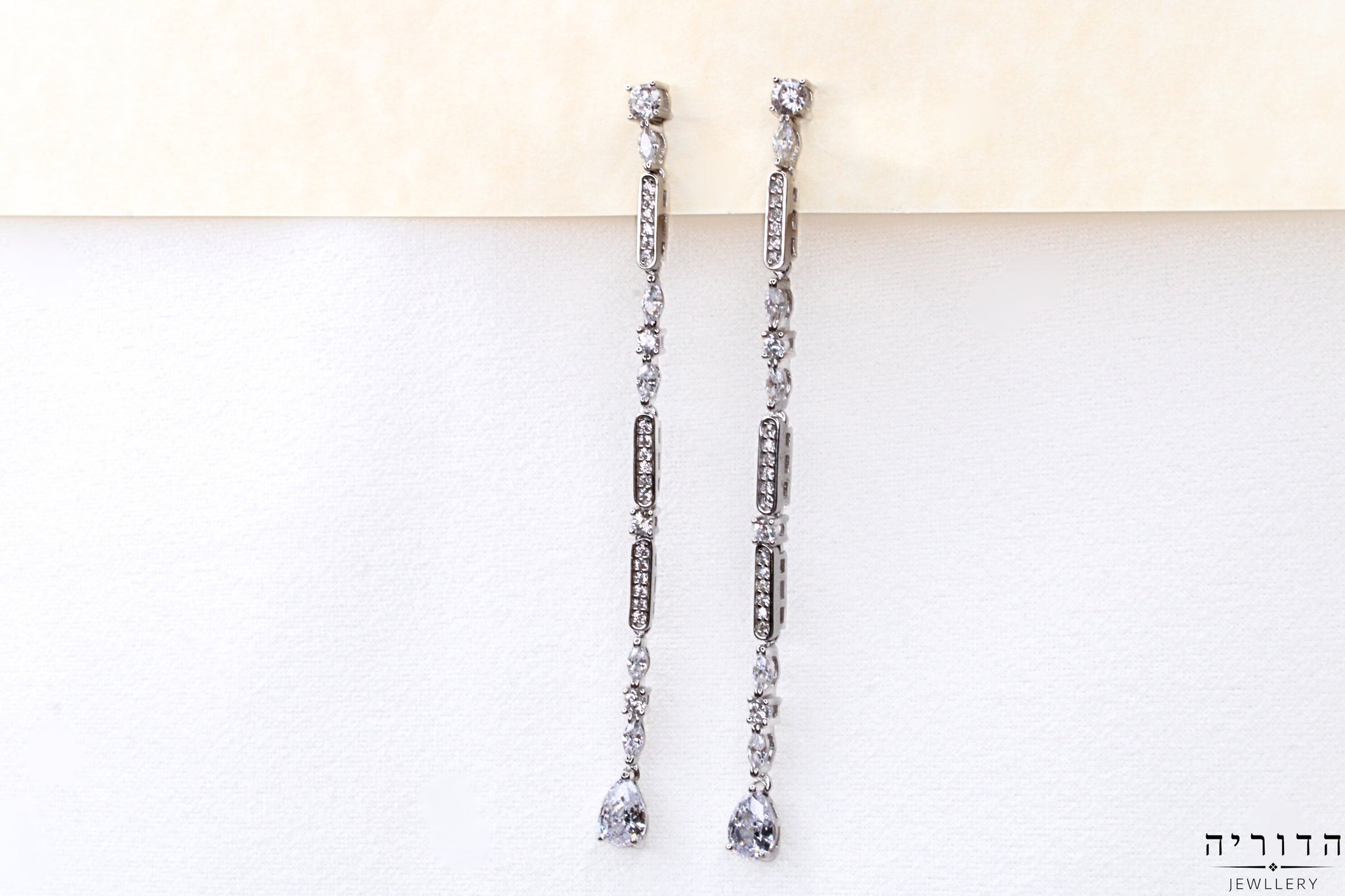 עגילים תלויים עם טיפות זרקון