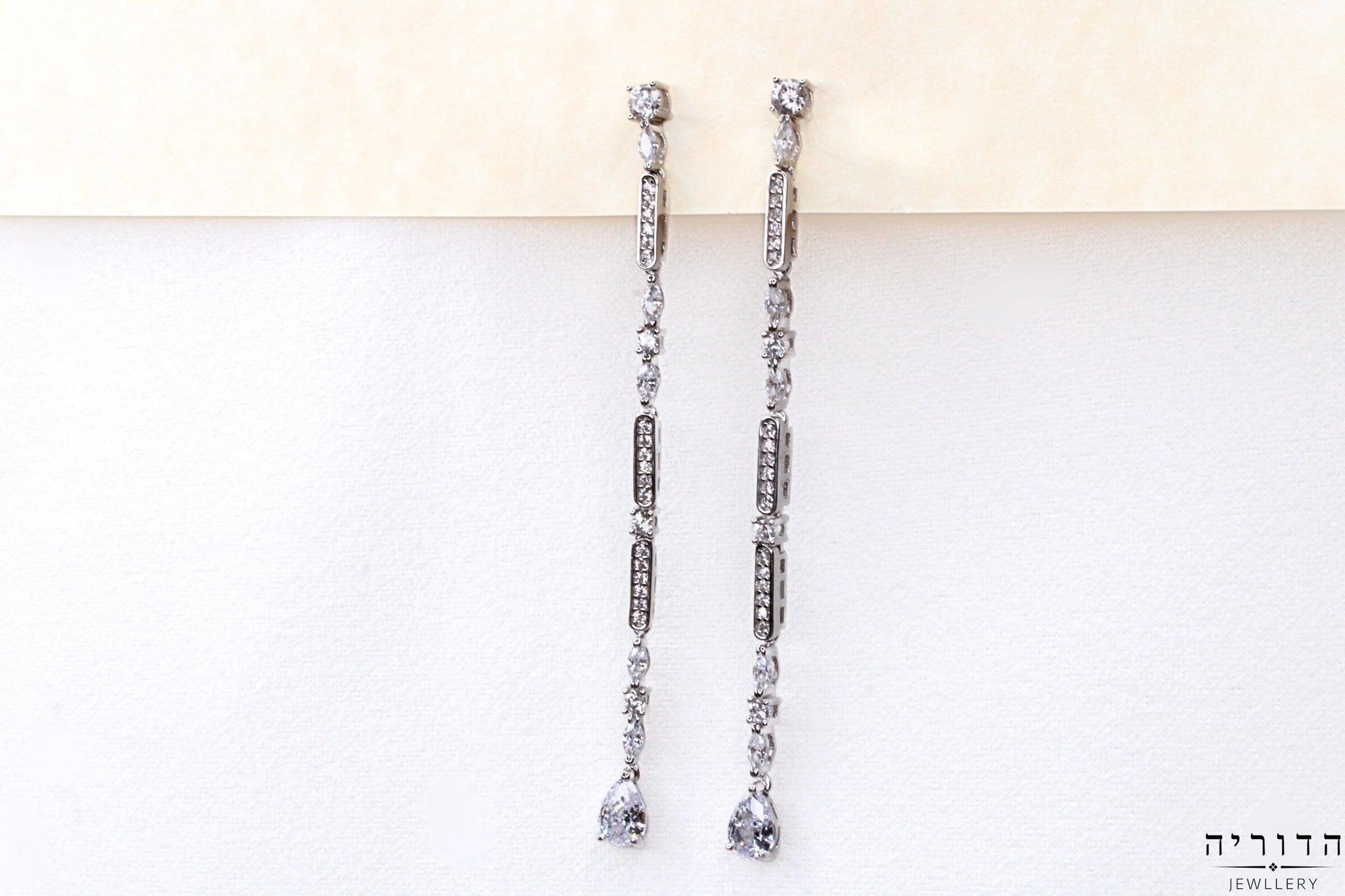 עגילים תלויים עם טיפות זרקון