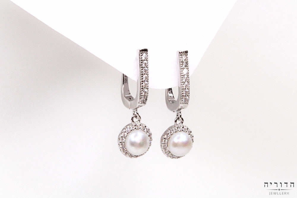 עגילי פנינה תלויים משובצים