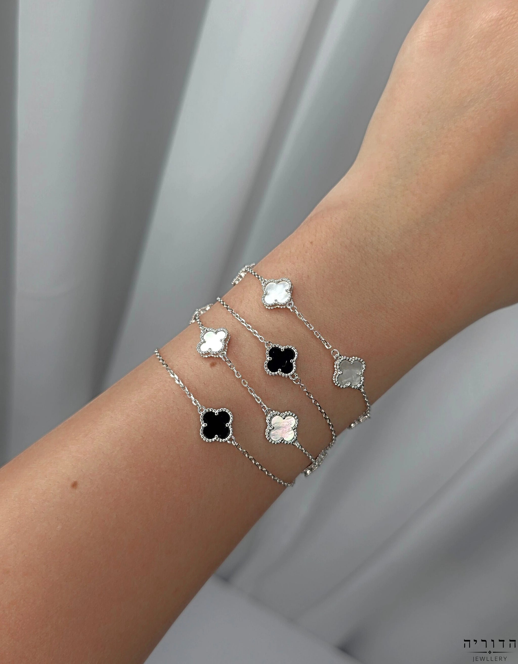 צמיד תלתן לבן