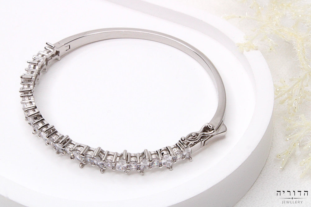 צמיד קשיח משובץ