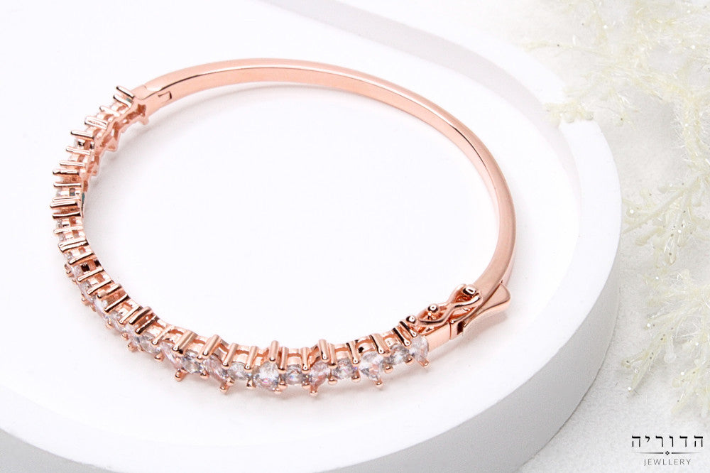 צמיד קשיח משובץ