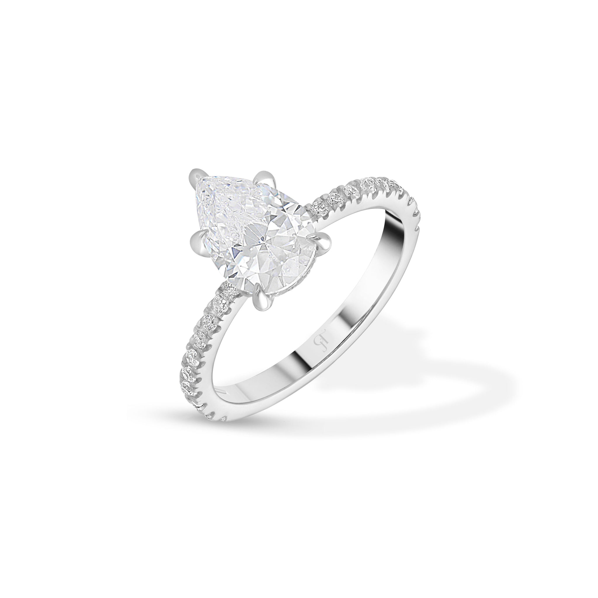 טבעת כסף 925 עם אבן טיפה מרכזית ושיבוץ זרקון